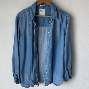 Abercrombie Chambray Boyfriend Button Up